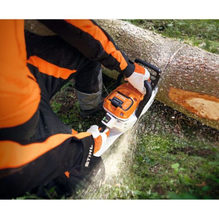 Stihl MSA 300 Cordless Chainsaw - Image 3