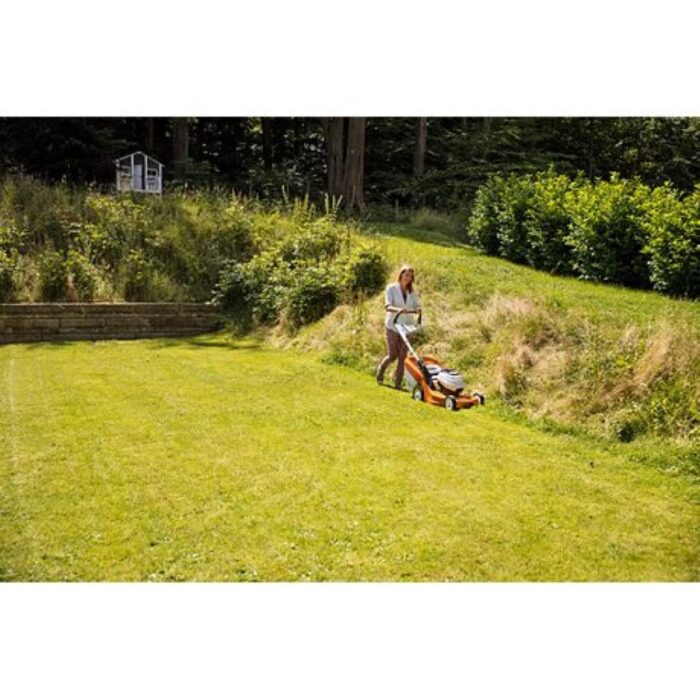 Stihl RMA 443 Cordless Lawn Mower - Image 2